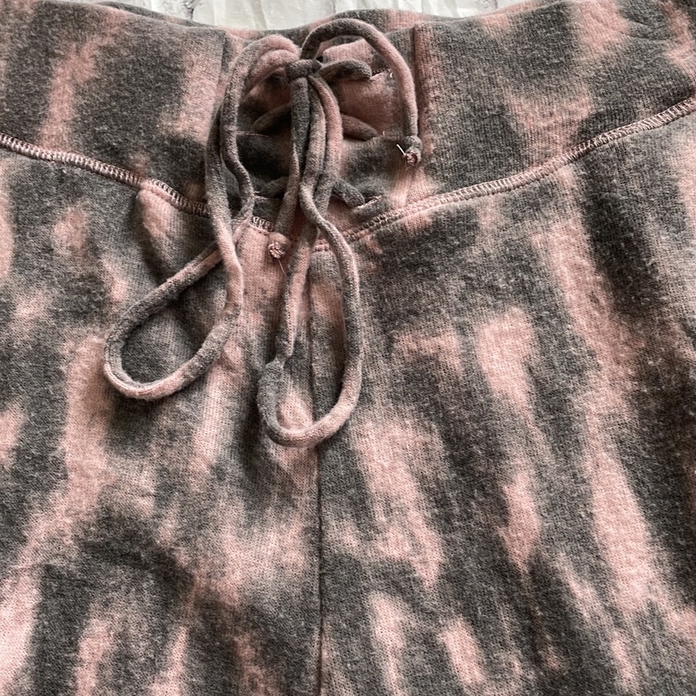 BLANK NYC Animal Leopard Print Fleece Loungewear Pants - Picture 6 of 12